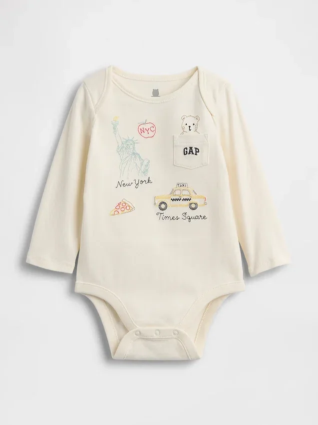 Baby First Favorites body i økologisk bomull med NYC-logo på lommen