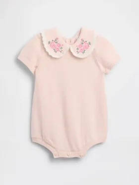 Baby-genser med brodert krage