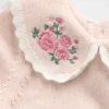 Baby-genser med brodert krage