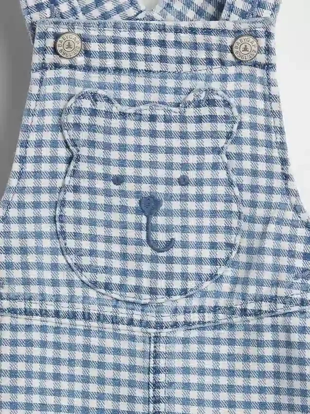 Baby-overalls i gingham-denim med bjørnelomme