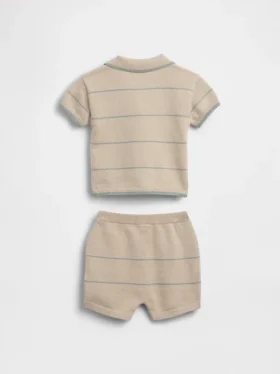 Baby-sett med strikket pologenser og shorts
