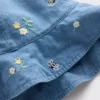Baby-solhatt i brodert denim