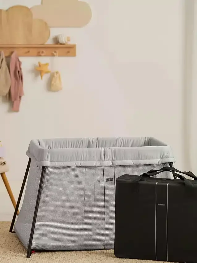 Babybjörn reiseseng Light og laken-pakke