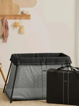 Babybjörn reiseseng Light og laken-pakke