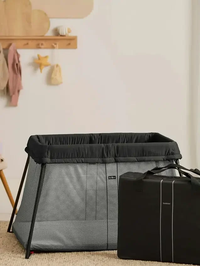 Babybjörn reiseseng Light og laken-pakke