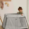 Babybjörn reiseseng Light og laken-pakke