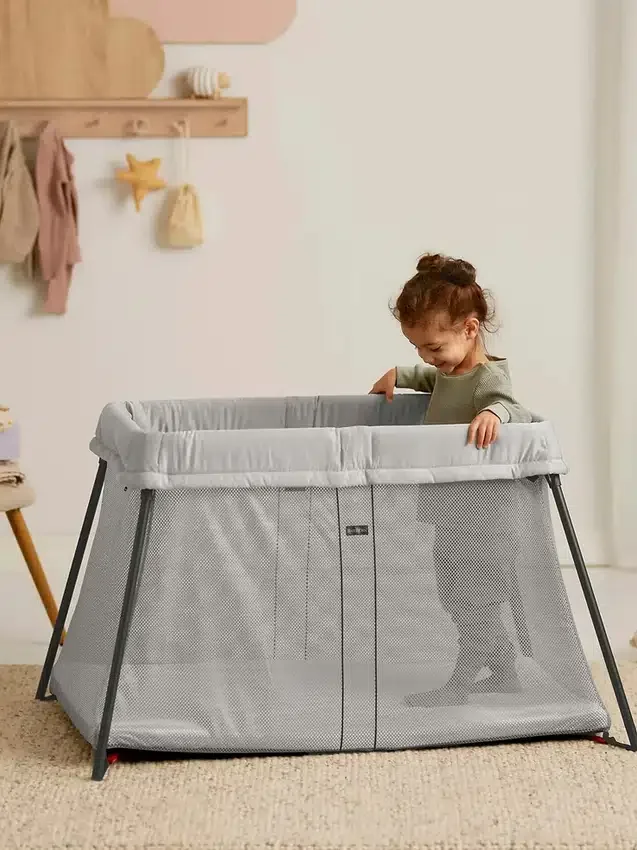 Babybjörn reiseseng Light og laken-pakke