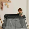 Babybjörn reiseseng Light og laken-pakke