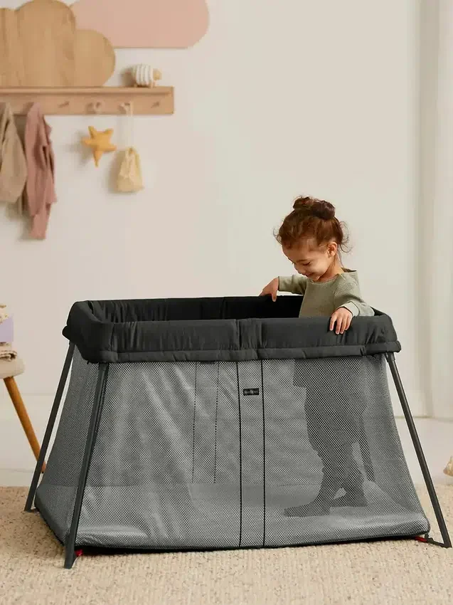Babybjörn reiseseng Light og laken-pakke