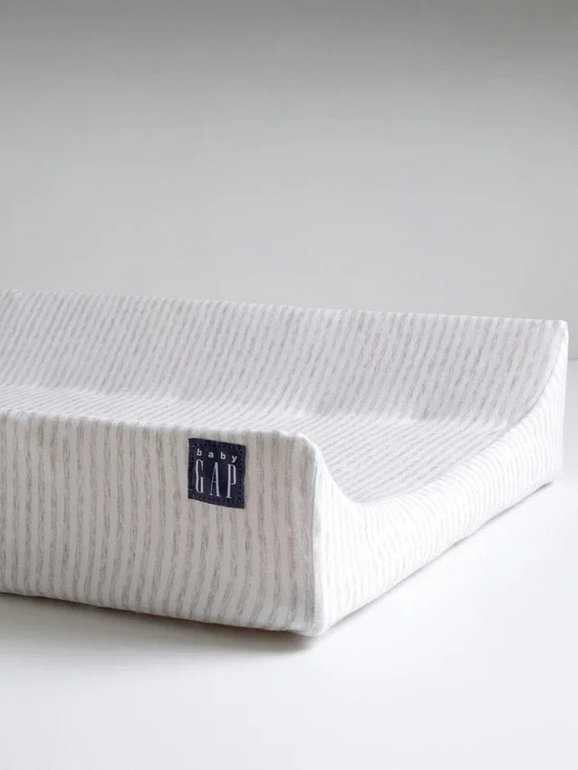 babyGap formet stelleunderlag med kjølig trekk