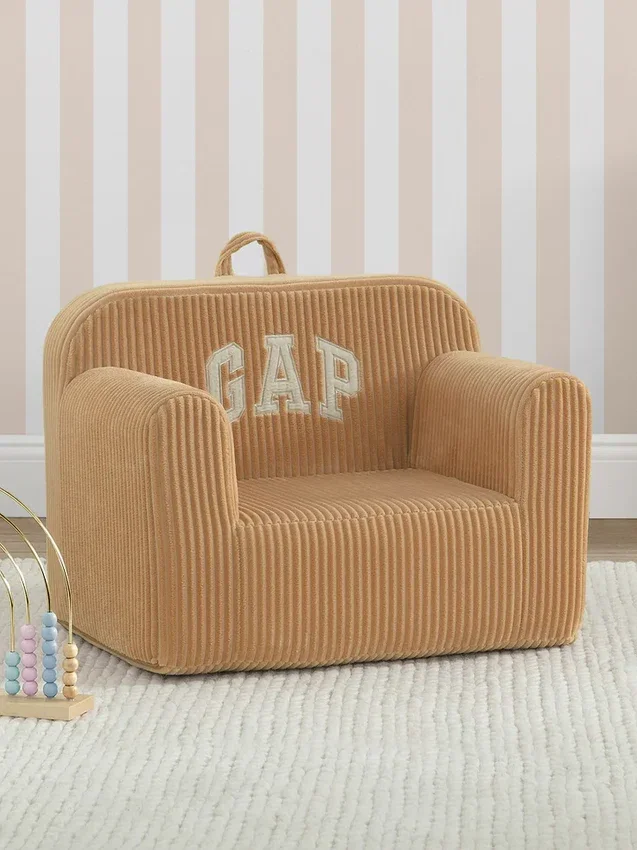 babyGap ribbet velour-skumstol med logo