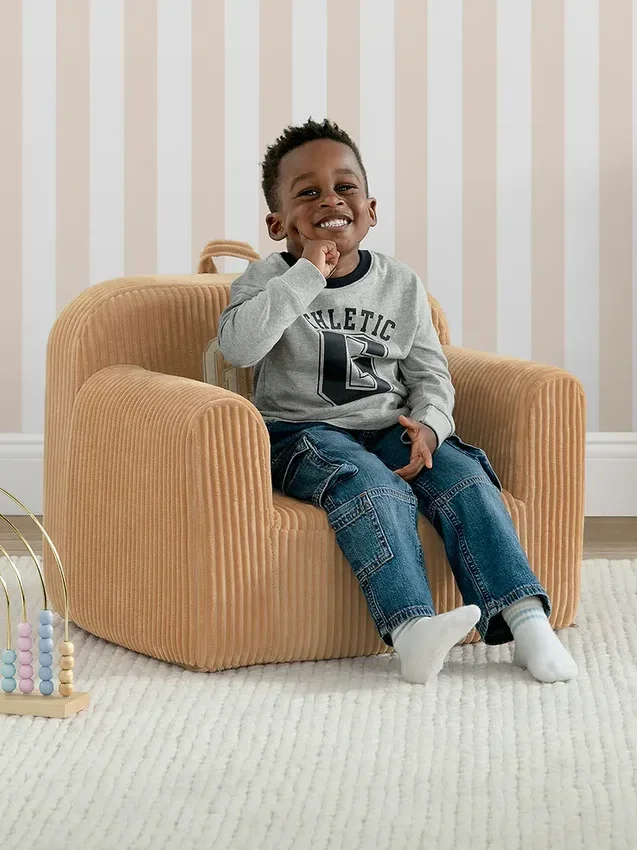 babyGap ribbet velour-skumstol med logo