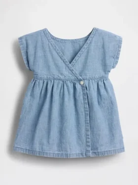Babykjole i brodert denim med lommer