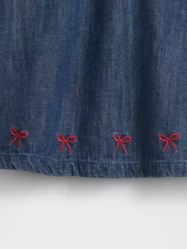 Babykjole i denim med volangkrage