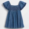 Babykjole i smocket denim