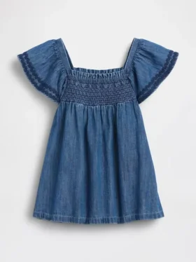 Babykjole i smocket denim
