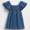 Babykjole i smocket denim