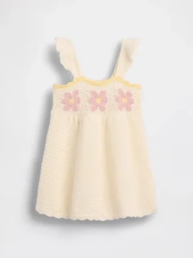 Babykjole med heklede blomster