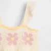 Babykjole med heklede blomster