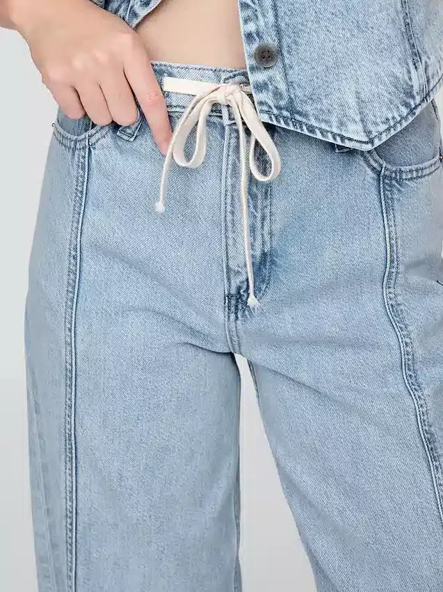 Baggy-bukser i ultramyk denim med middels høy midje
