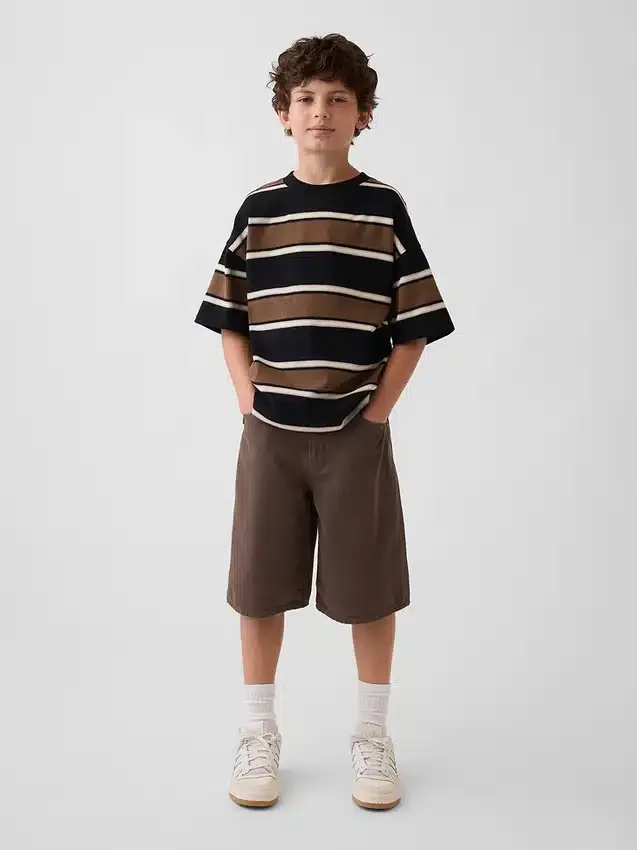 Baggy denim shorts for barn