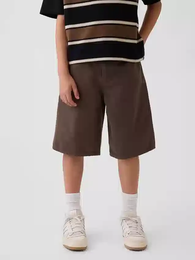 Baggy denim shorts for barn
