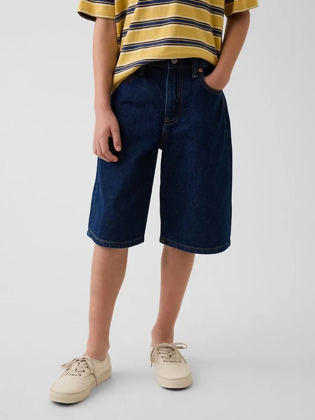 Baggy denim shorts for barn