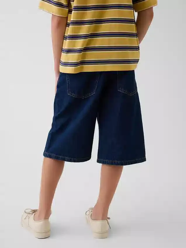 Baggy denim shorts for barn