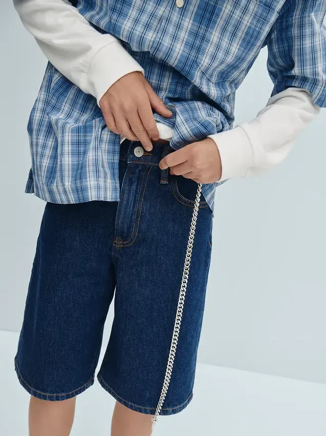 Baggy denim shorts for barn
