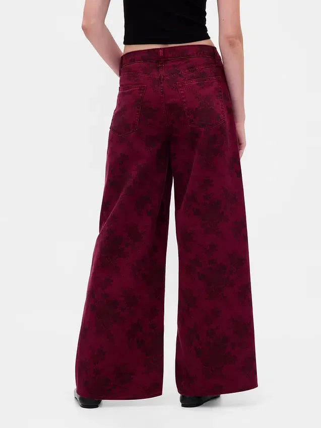 Baggy-Jeans med blomstermønster og middels høy midje
