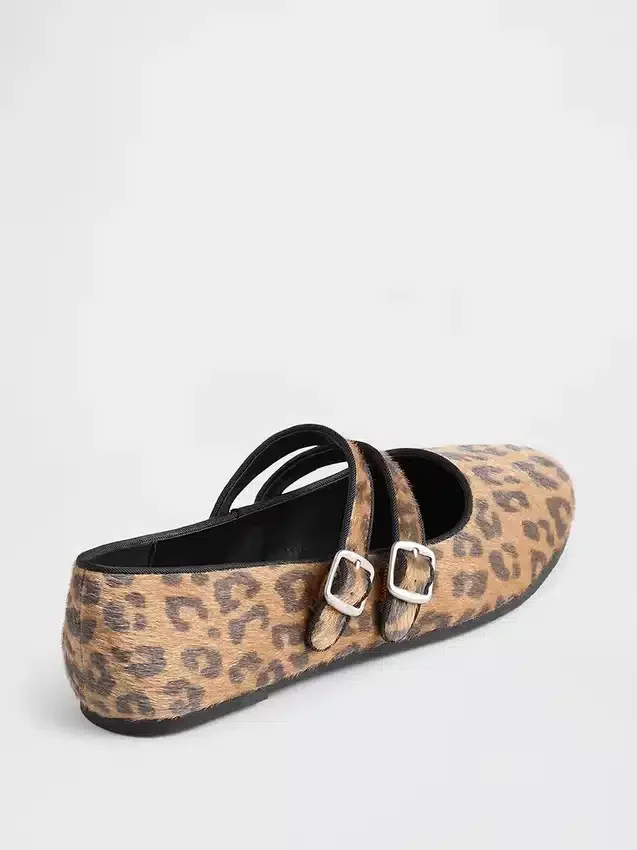 Ballerinasko med to stropper i leopardmønster
