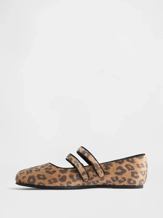 Ballerinasko med to stropper i leopardmønster