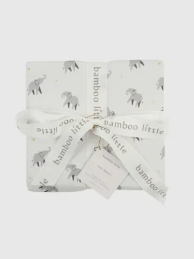 Bambus-babyteppe med liten elefant