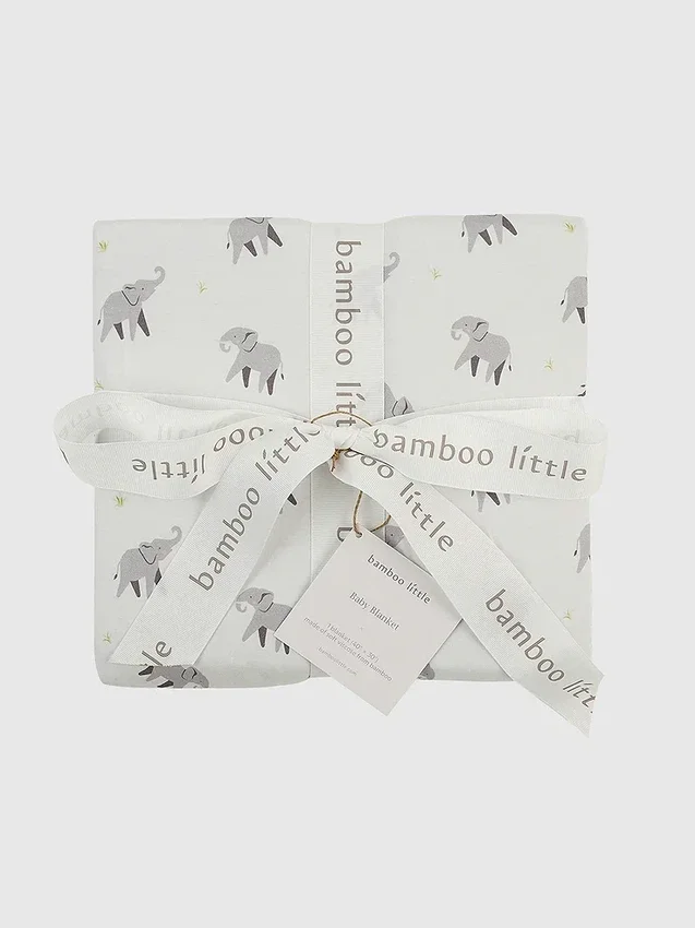 Bambus-babyteppe med liten elefant