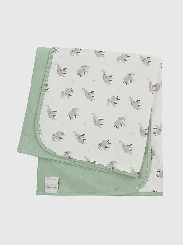 Bambus-babyteppe med liten elefant