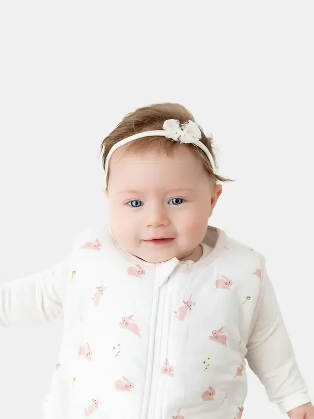 Bambus sovepose med liten kanin, 0–12 måneder