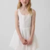 Barnedress med hullmønster