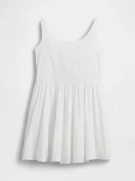 Barnedress med hullmønster