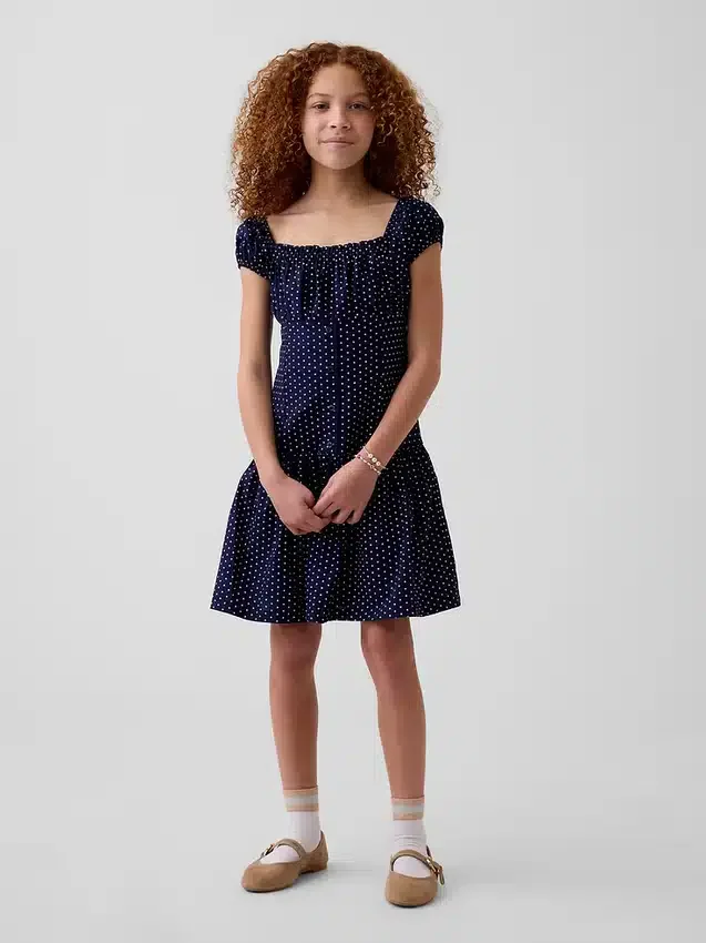 Barnedress med prikker og lav midje