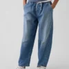 Barnejeans med høy midje og vid benform
