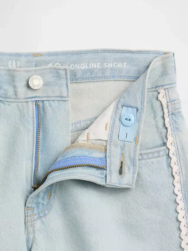Barneshorts i denim med lav midje og lang passform