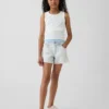 Barneshorts i lav midje med broderi i sitronfarget denim