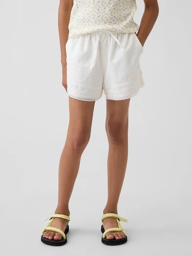Barneshorts i lin og bomull med blonder