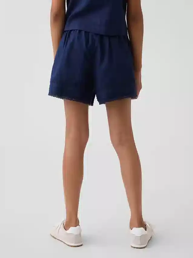 Barneshorts i lin og bomull med blonder