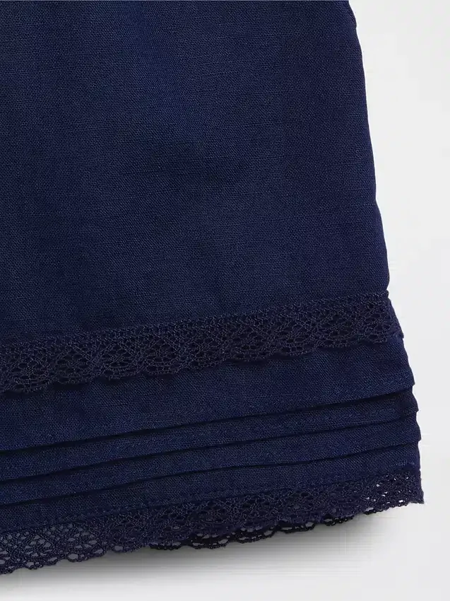 Barneshorts i lin og bomull med blonder
