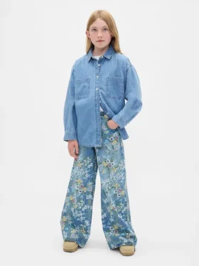 Barnesjeans med blomstermønster og løs passform