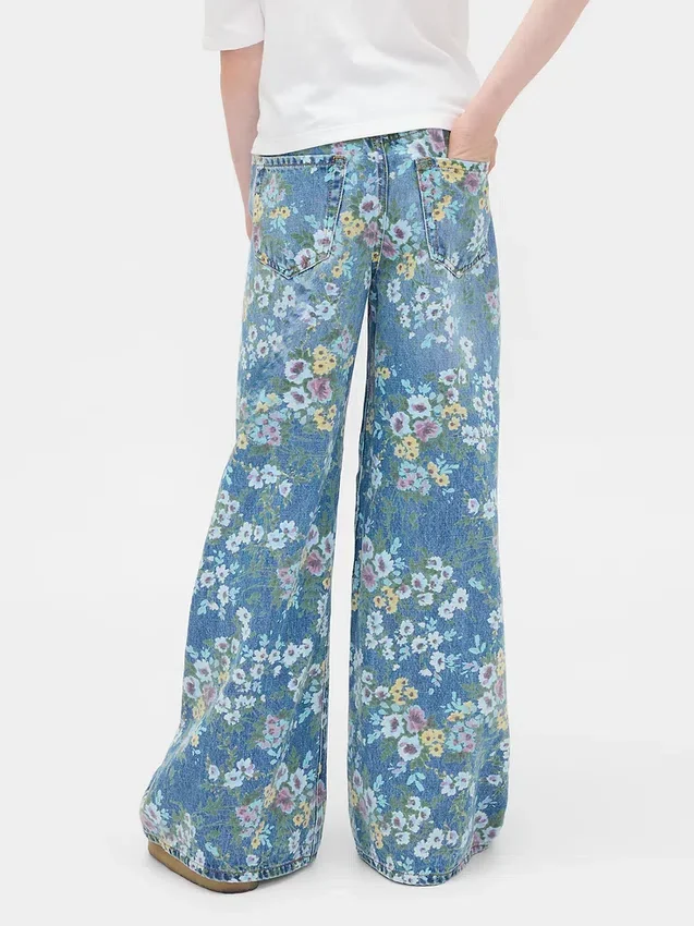 Barnesjeans med blomstermønster og løs passform