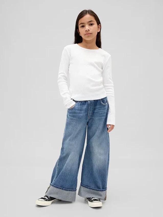 Barnesjeans med lav midje, vid ben og løs passform