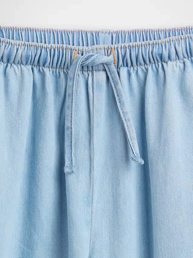 Barnjeans med høy midje og avslappet passform