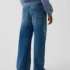 Barnjeans med lav midje, bred benvidde og brodert blomstermønster